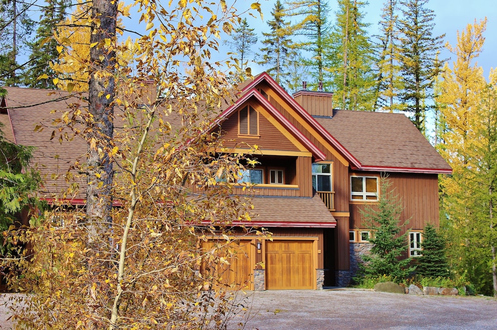 Polar Peak Lodges by Fernie Lodging CO - Image 1
