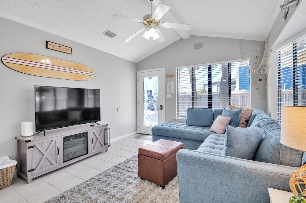 Spacious Home With Beach Access 3 Bedroom Home