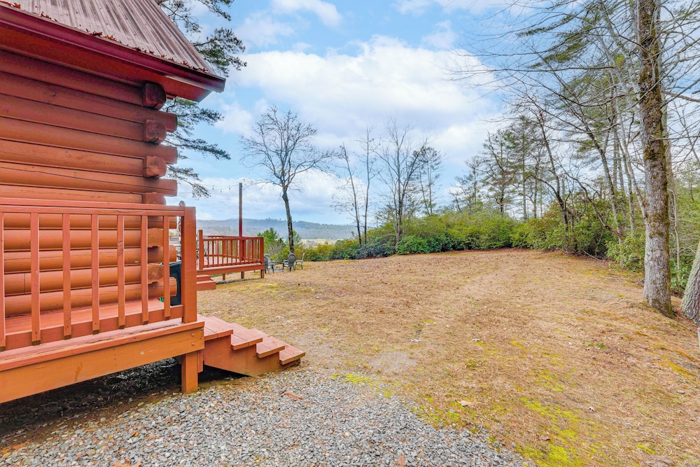 Hike, Boat & Explore: Mtn-view Hayesville Hideaway