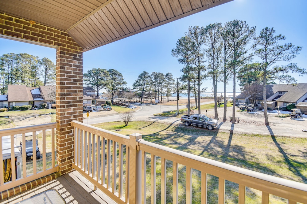 Walk to Beach: Home w/ Pool Access in White Stone