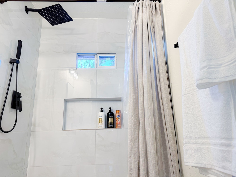 Renovated 2BR Near Paseo With Wifi Smart TV 31B