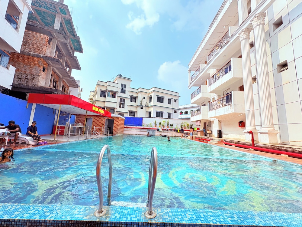 Hotel Park Prime with Swimming Pool