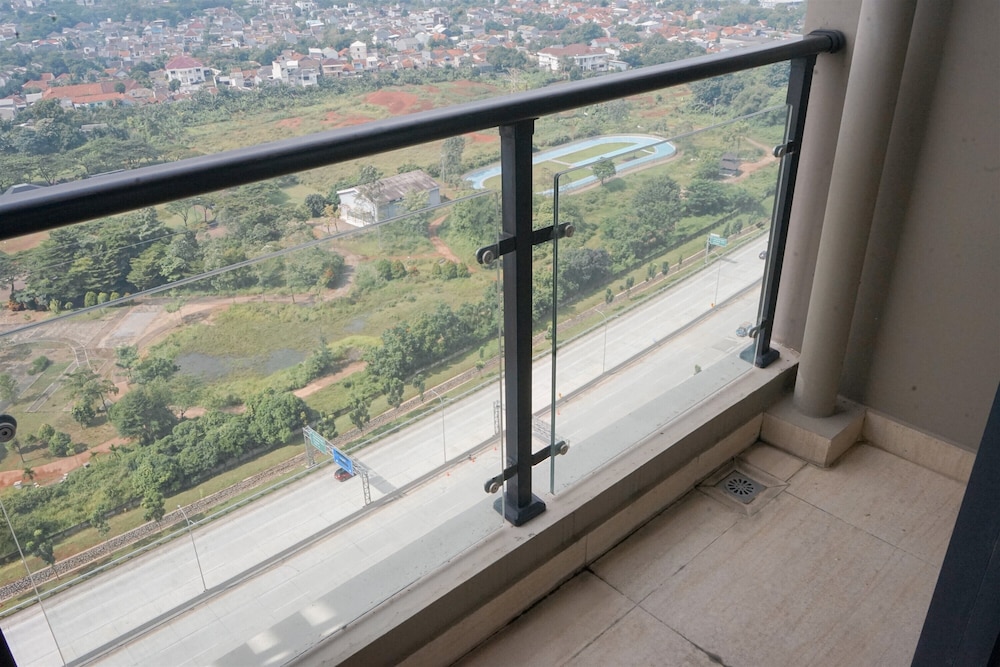 Simply And Cozy Studio Room At Sky House Bsd Apartment