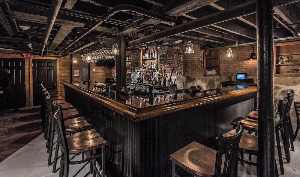 The Glen Cove Hotel & Restaurant