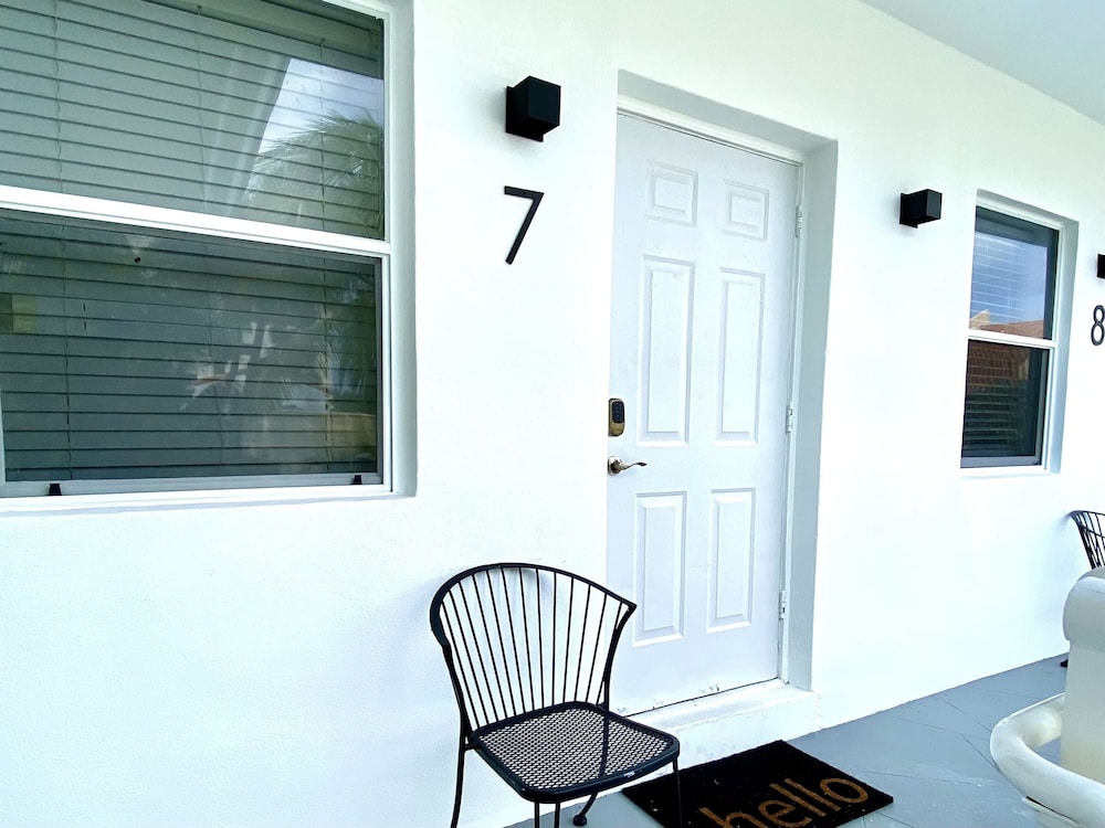 Southwinds Inn 7 for 4 Guests Close to the Beach