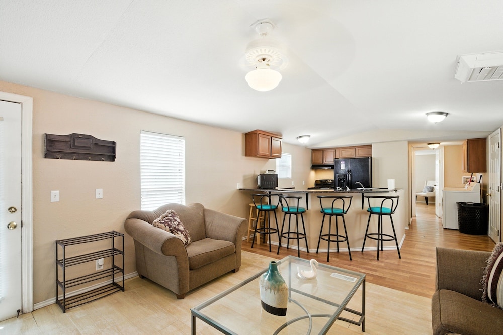 Desert Haven Cozy 2-Bedroom Mobile Home Near NMSU 2 Home