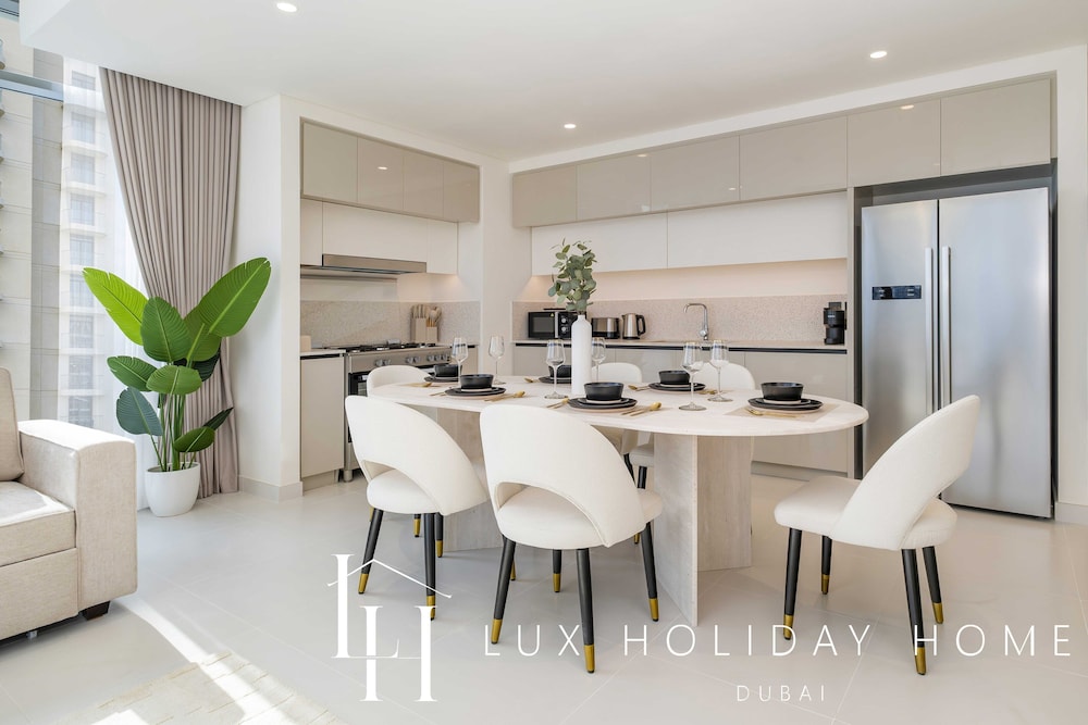 LUX The Marina Vista Beachfront Suite