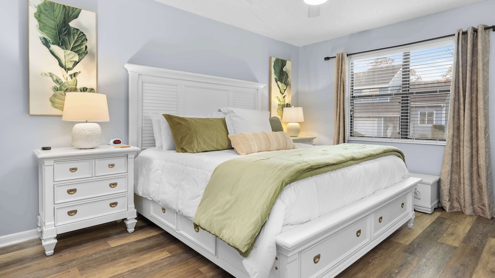 Spacious Family-friendly Retreat Beach Walkable