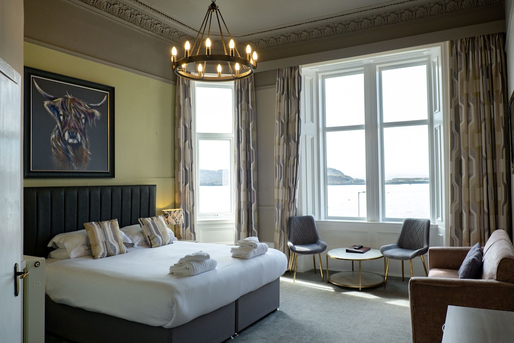 Corran House Guest House & Hostel
