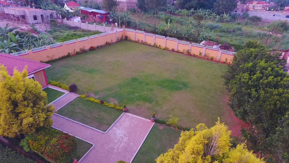 Lucian Cottages