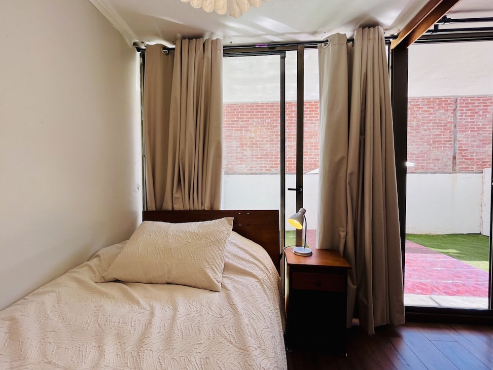 Urban Yard Bus Terminal Home Office Pool Wifi