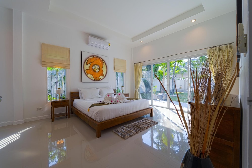 Modern Private 3 Bedroom Pool Villa GA1