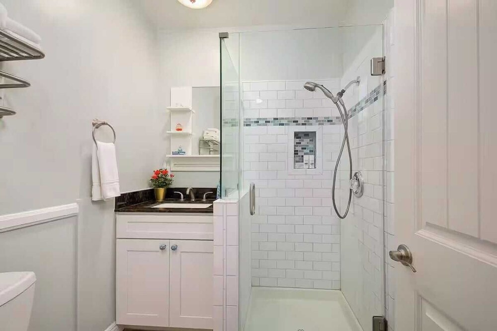 Sleeps 18 Dock, Walk to Beach, Balboa Fun Zone & Dining Edgewater Place