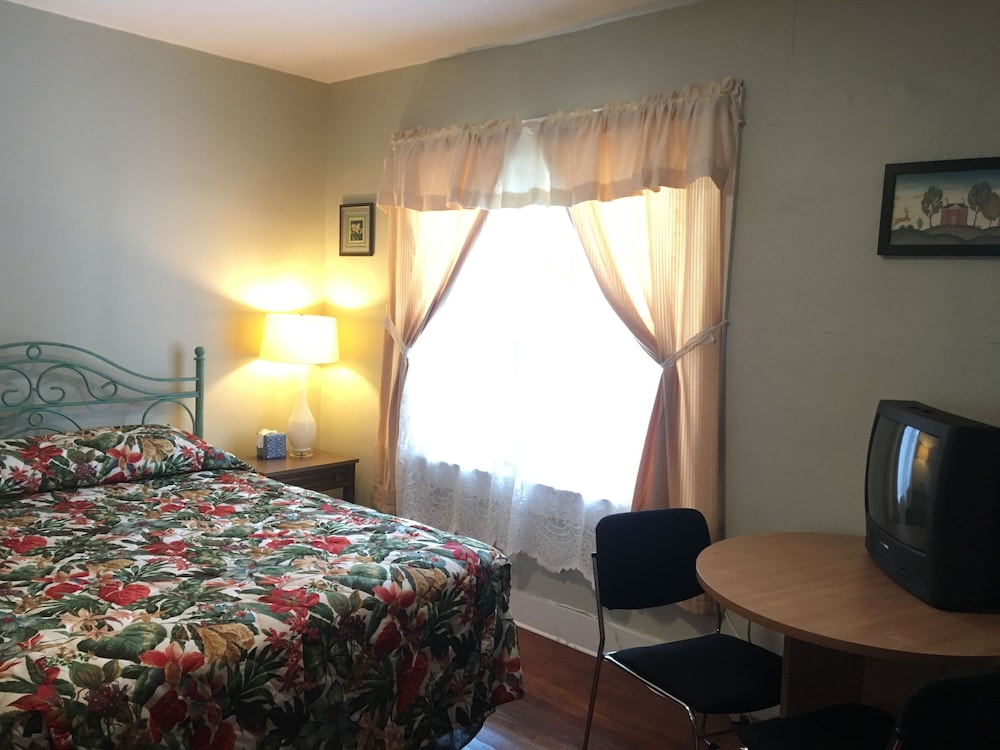 Kenoza Lake View Manor