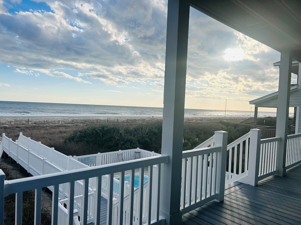 Sunny Times 4 Bedroom Home by RedAwning