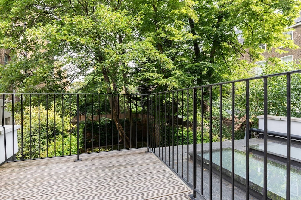 Westbourne Park Road Xviii by Onefinestay