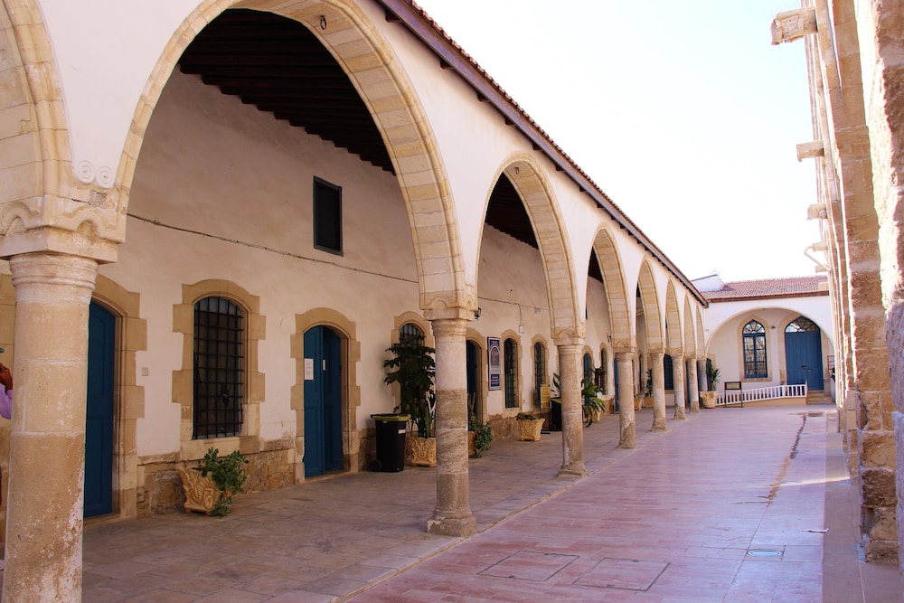Tzionis Petroktisto Holiday Stonehouse
