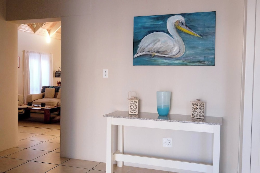 The Pelican - Stunning 3-bedroom Holiday Home in Langebaan