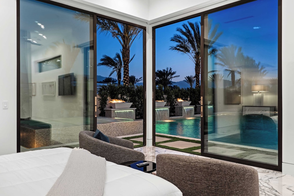Sleeps 20 Pool & Pickleball Villa Near Golf, Dining & Fun Bravo Villa #2 by Avantstay