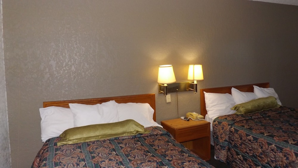 Kansas City Vacations - KCI Lodge - Property Image 26