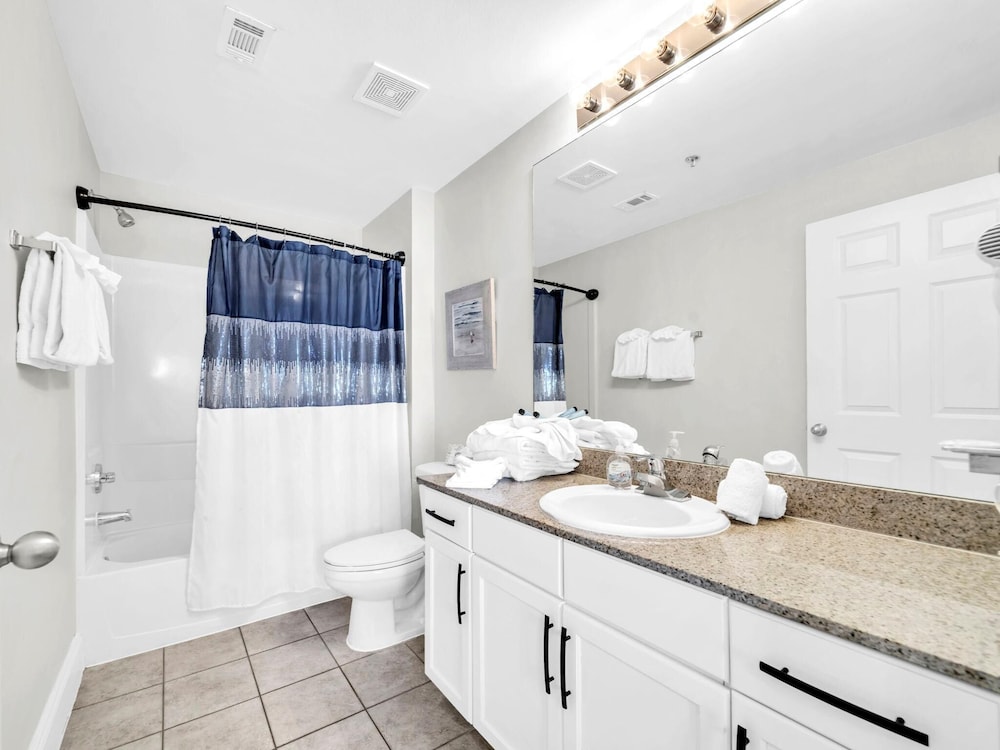 Laketown Wharf 1213