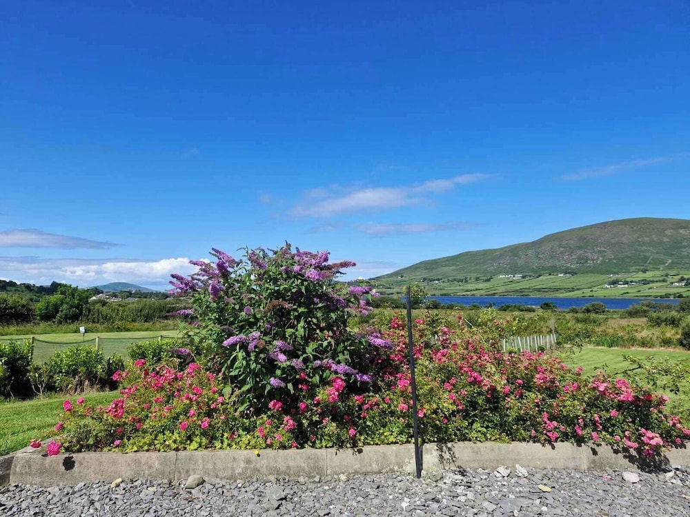 Cosy Cahirciveen Villa - Stunning Views