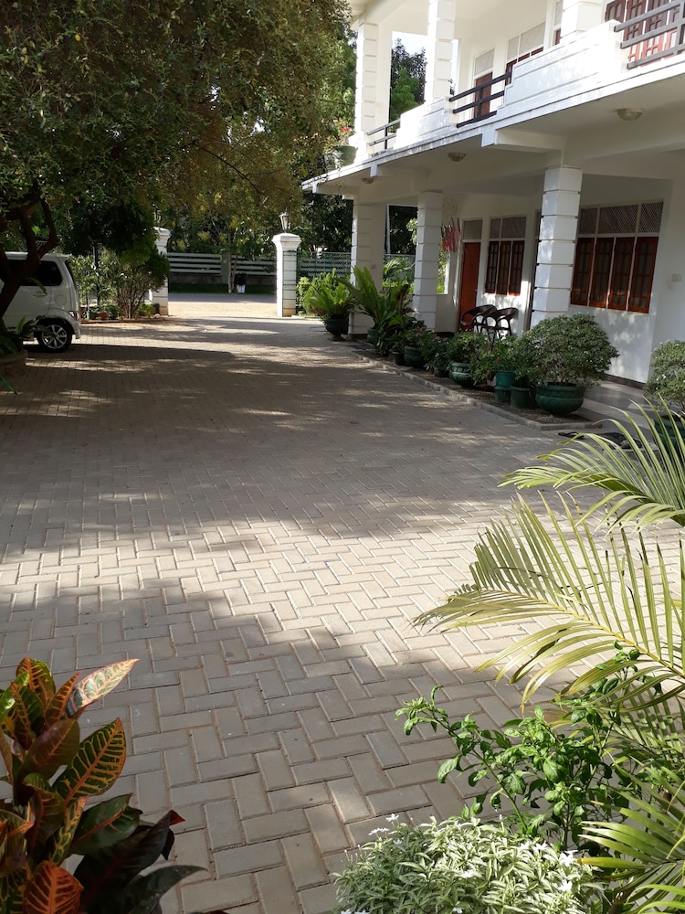 Hotel senora kataragama