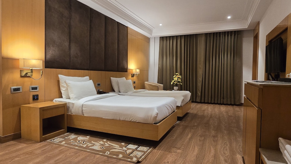 HOTEL SHEMRON