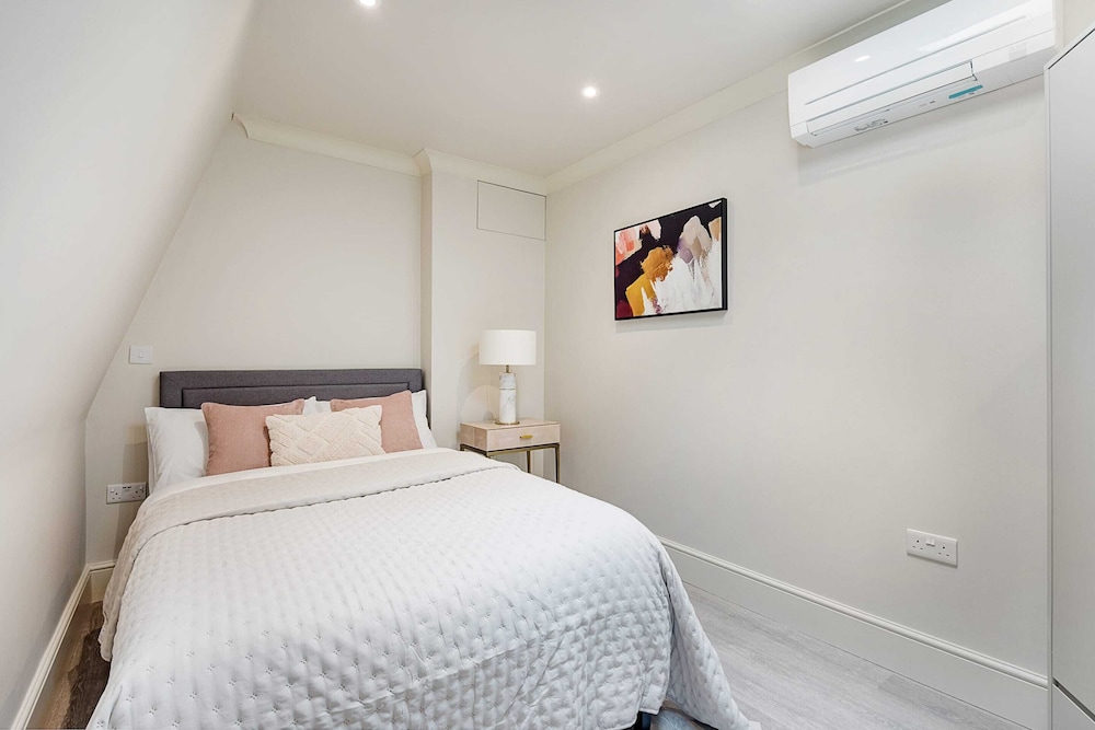 Marble Arch Suite 9-hosted by Sweetstay