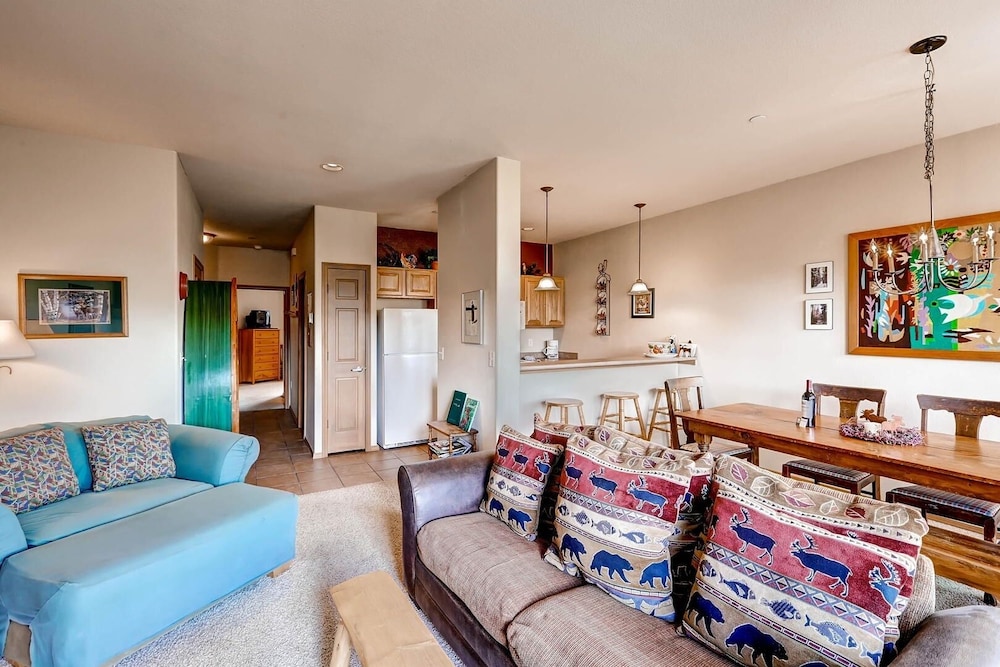 Tarn Landing  C-5 1 Bedroom Condo by RedAwning