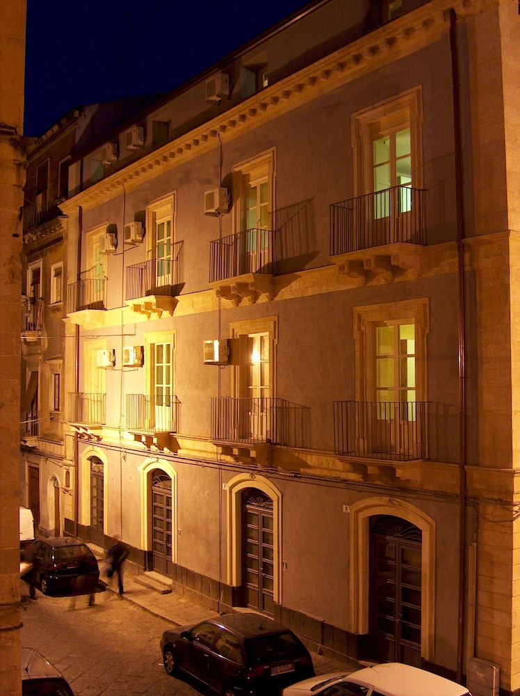 Hotel Politi Aparthotel - Image 1