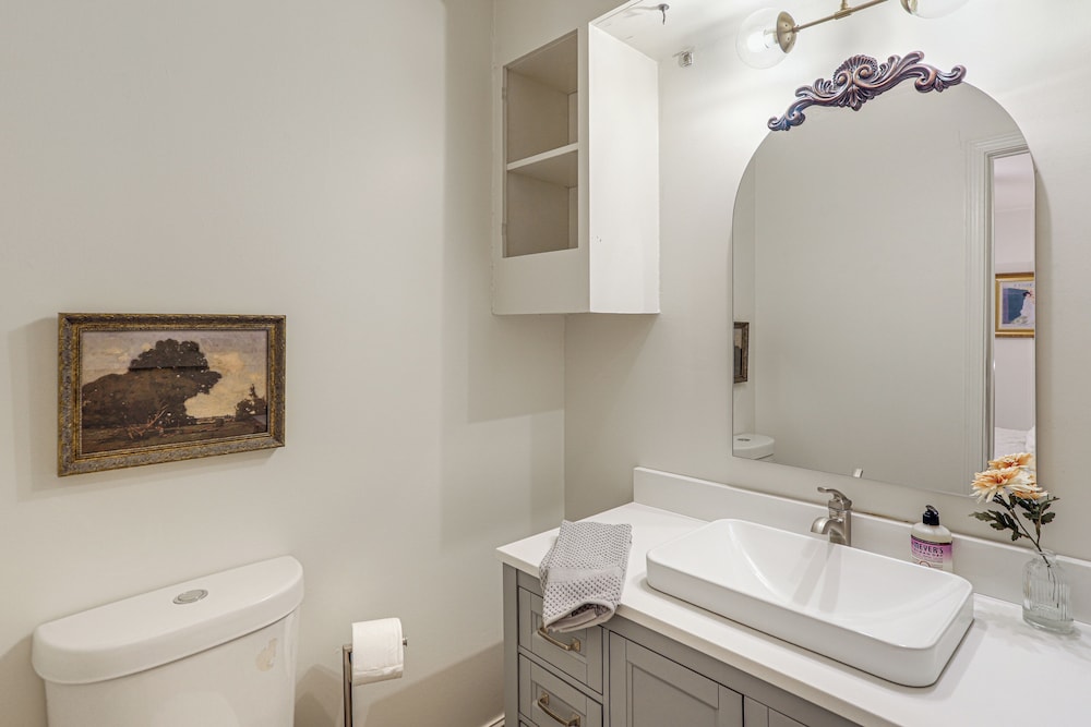 Walk to Ole Miss! Updated Home Near Oxford Square