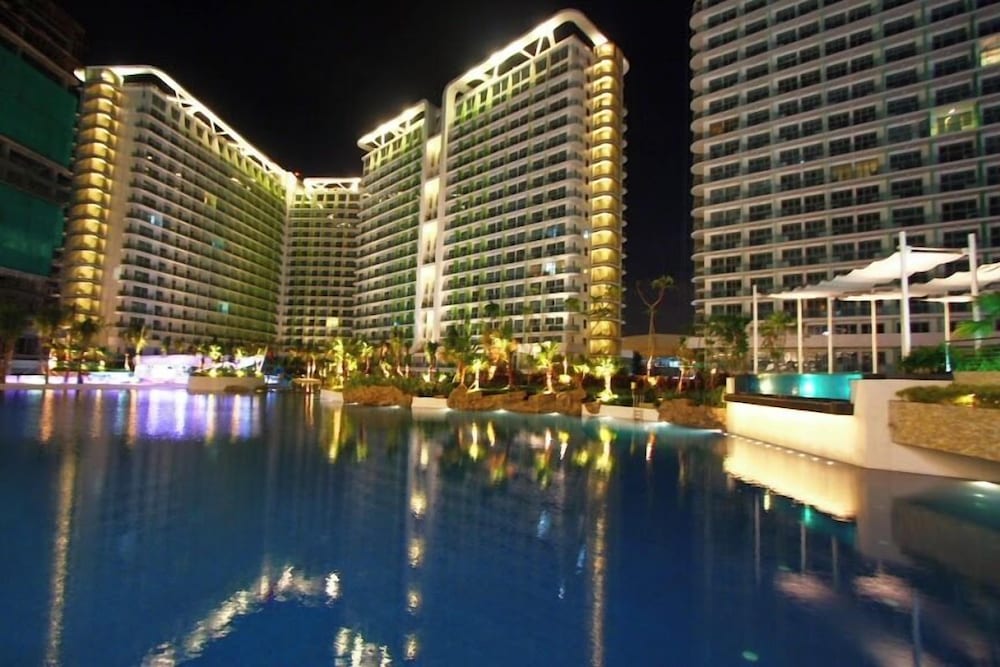 Azure Urban Resort Staycation