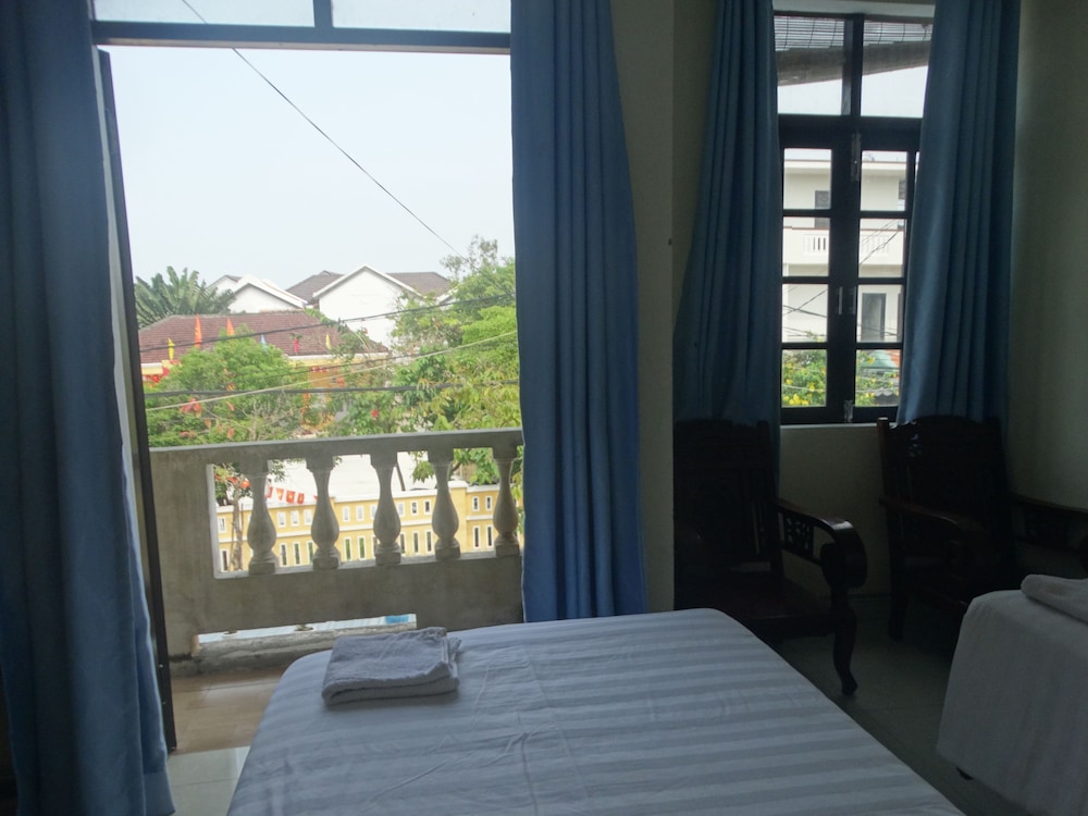Yellow House Homestay