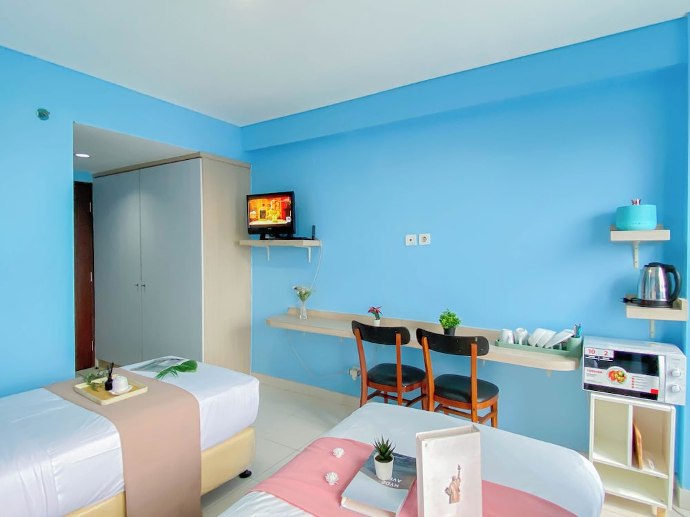 Blue Accent Studio (No Kitchen) At Elvis Tower Apartment