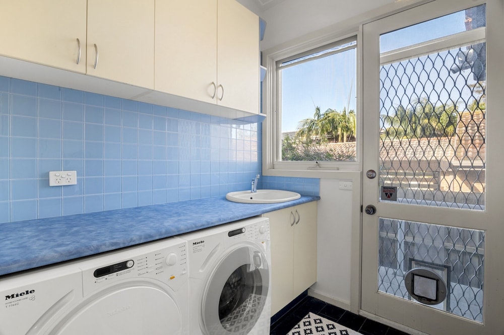 5-bed Haven With Pool Minutes From Beaches