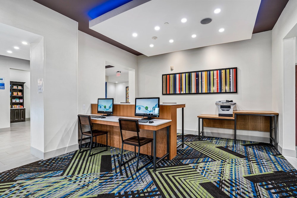 Holiday Inn Express Suites Van Buren-Ft Smith Area, an IHG Hotel - Property Image 10