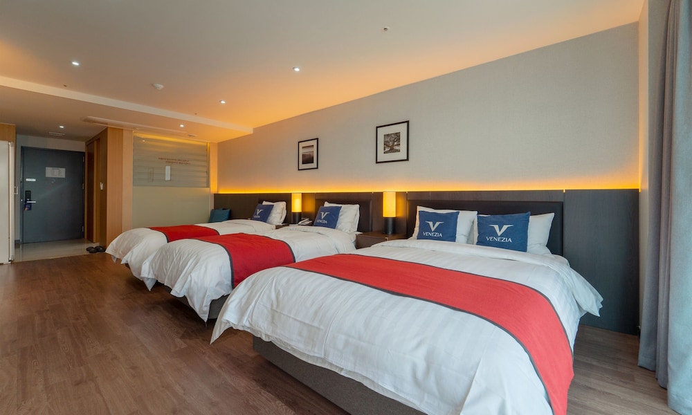 Venezia Hotel and Suite 15