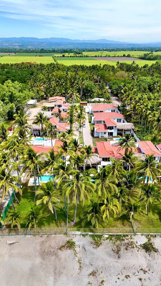 Oceanfront Villa in Amatecampo Beach