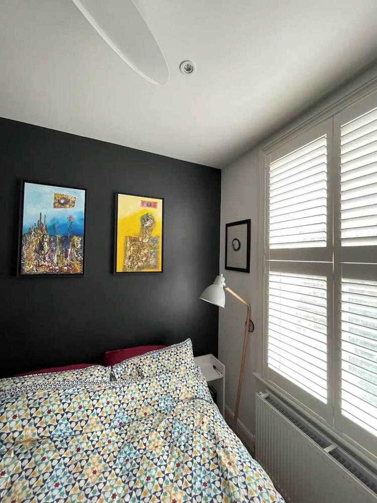 Snug 1BD Flat With Balcony - Stoke Newington