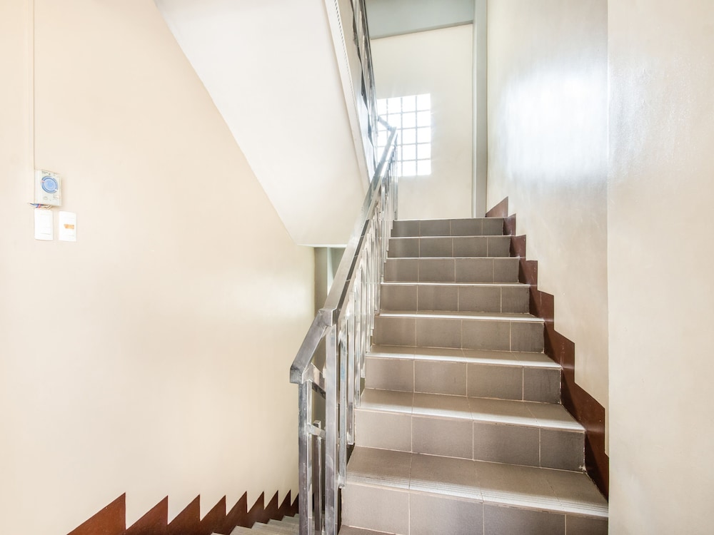 Cebu Vacations - OYO 443 Maria Cristina Arcade Suites - Property Image 11