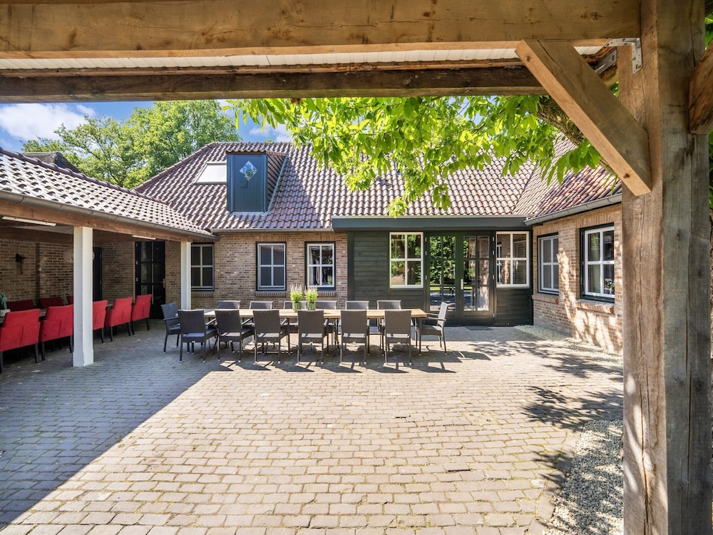 Brabant Mansion for Groups view 4