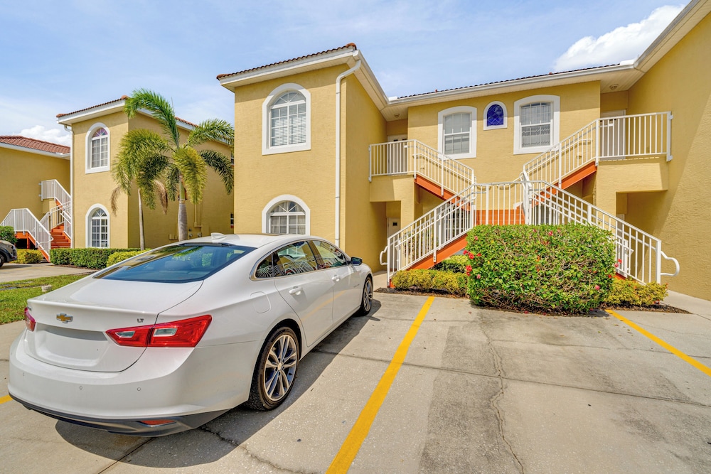 Pool Access: Family-friendly Poinciana Condo!