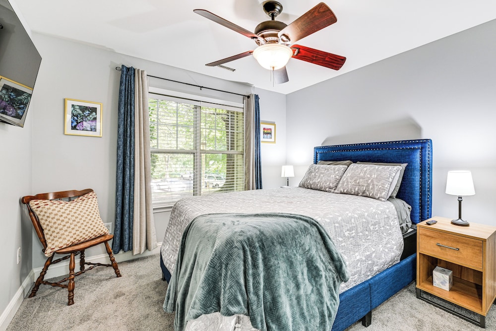 1/2 Mi to Bank of America Stadium: Uptown Condo!