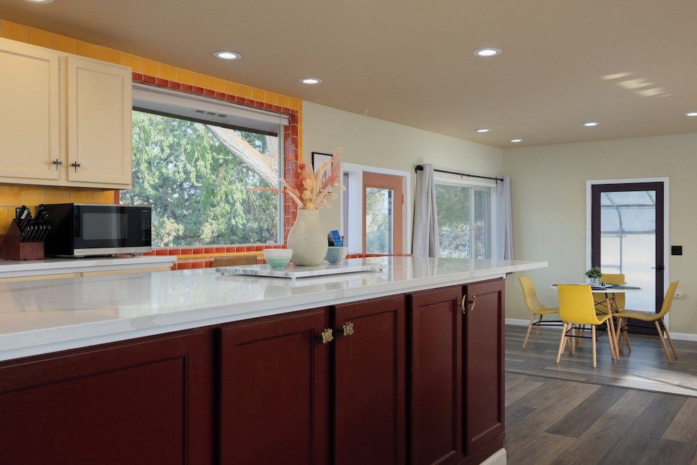 Smith Rock Base Camp Sleeps 6!