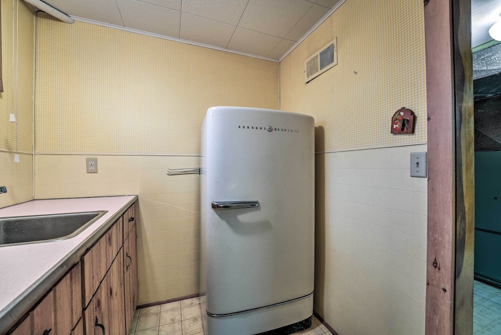 Cozy Hillsdale Home 1 Mi to Baw Beese Lake! - Property Image 36