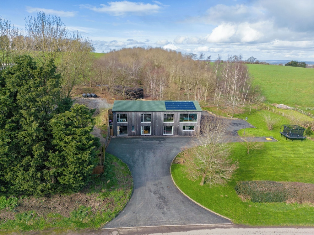 1 Little Broomcroft