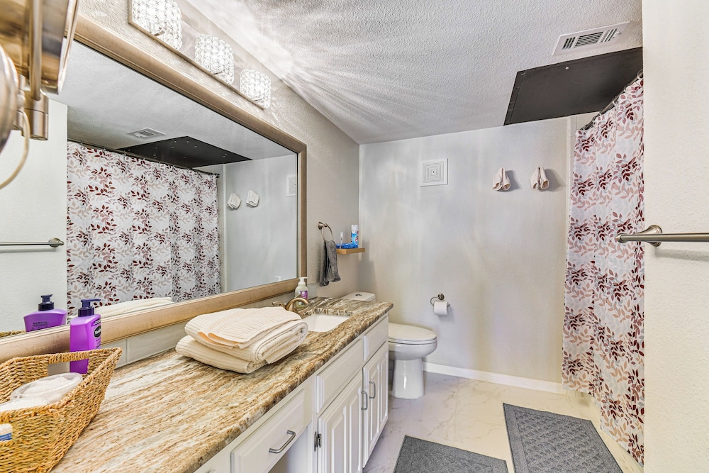 Cozy 2-story Condo Near Galleria in North Dallas!