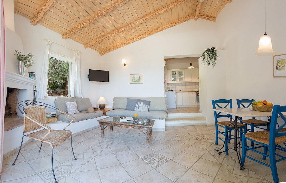 Agios Nikitas Villas