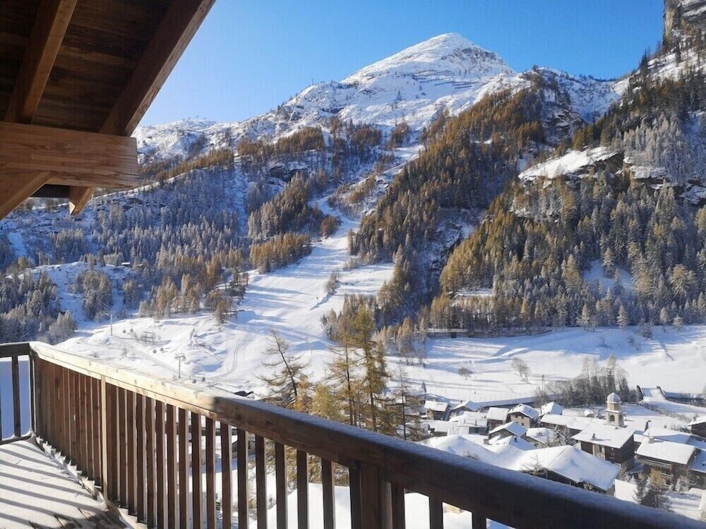 Chalet Raven Co-living view 4